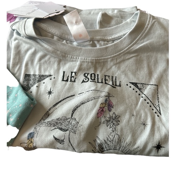 NWT Mystery T-Shirt Bundles Size Medium all New With Tags (5) in each box - Picture 5 of 6